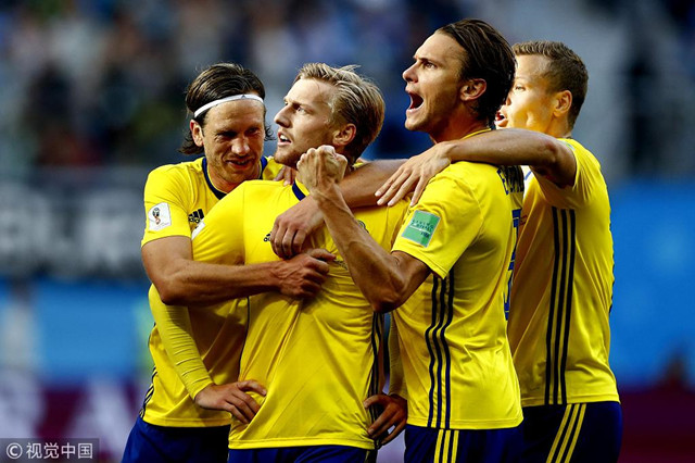 瑞典队横扫波兰队，奥恰洛夫统治全场