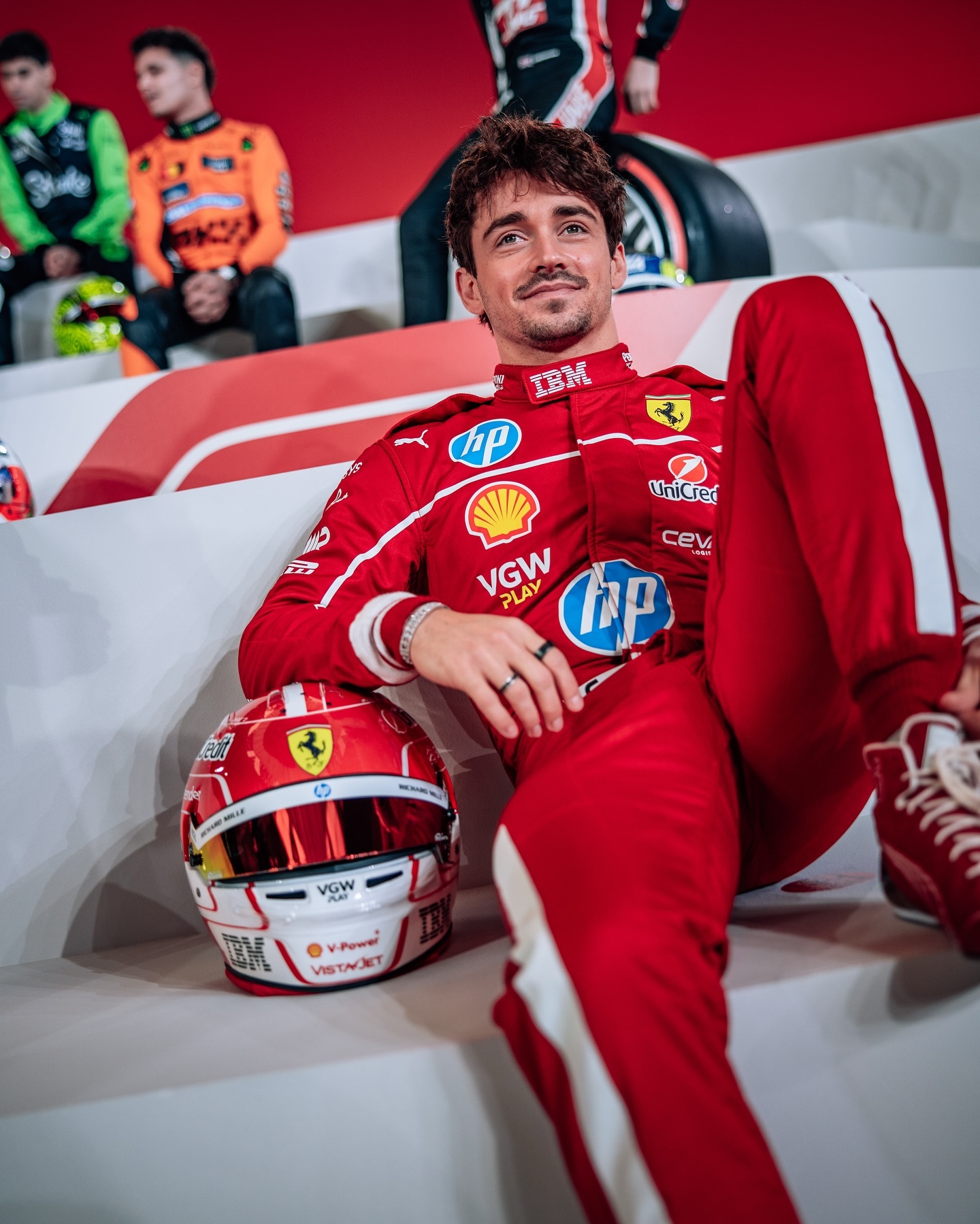 红牛车队力克梅赛德斯，汉密尔顿带队取胜