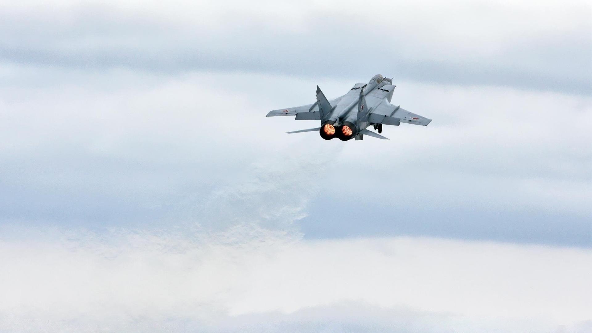 唯黑色火焰，当德罗赞将存在感燃成灰烬，76人便稳稳收下热火的挣扎