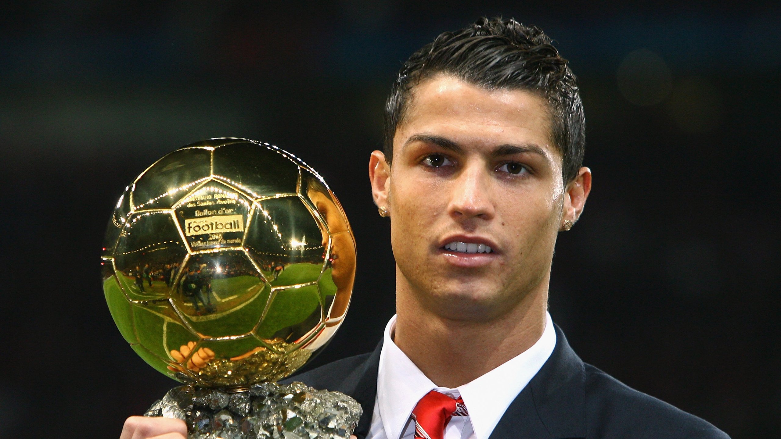 爱游戏体育-新生与旧序的对决，当亚特兰大遇见莱比锡，苏亚雷斯成为节拍器