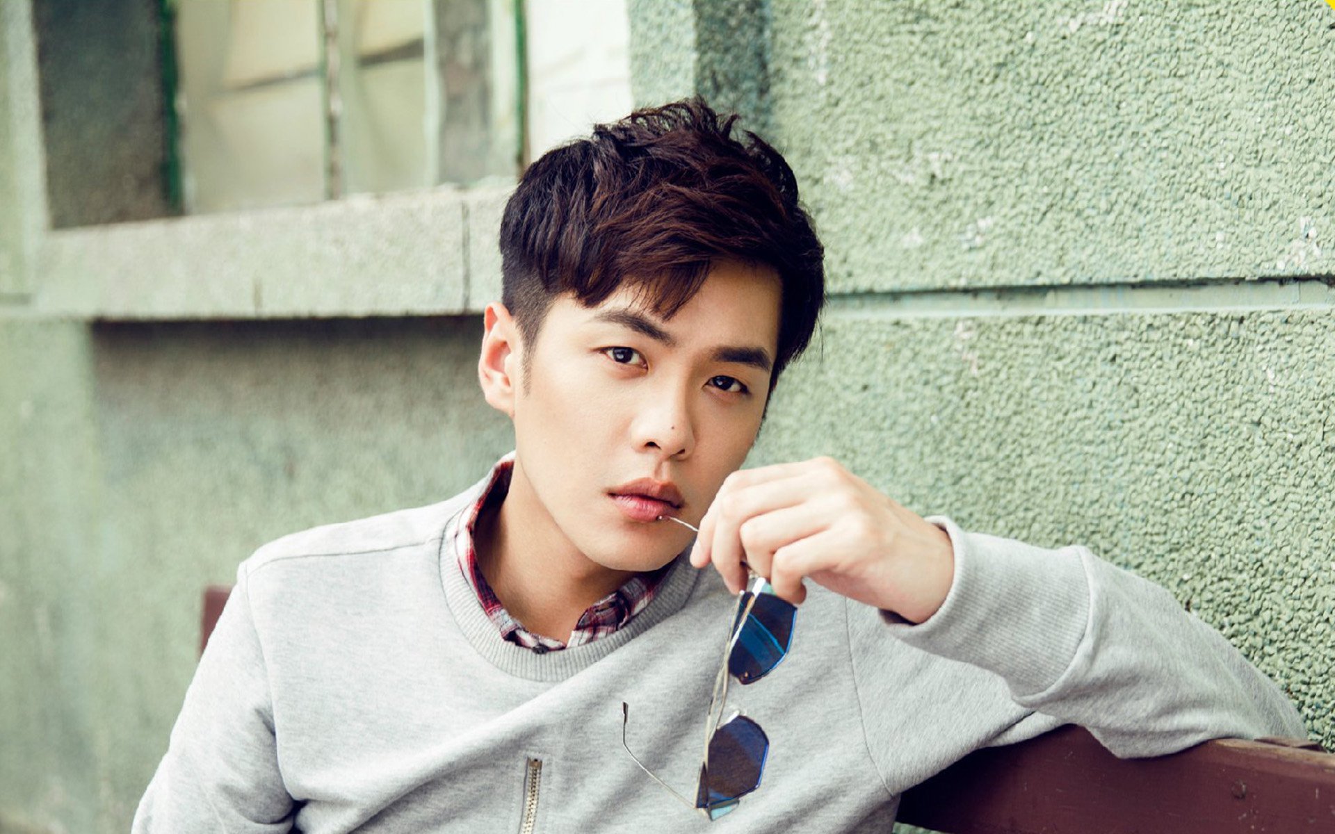 跨越球场的征服，当公牛撞破铁幕与乔治在欧冠加冕